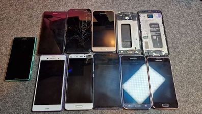 Lot of 12 Smartphones ,Mixed Brands, Untested, Samsung, Siny, Mi, Motorola