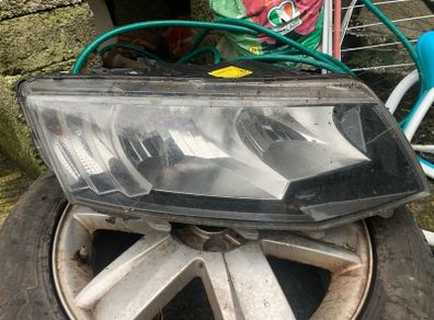 2015 Skoda Octavia headlight