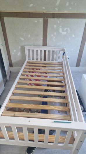 Single wooden white bed