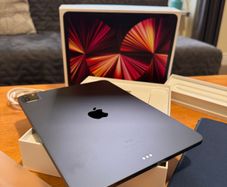 Apple iPad Pro (3rd Generation) 128GB + Apple Pen (2nd Gen.)