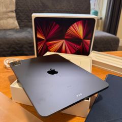 Apple iPad Pro (3rd Generation) 128GB + Apple Pen (2nd Gen.)