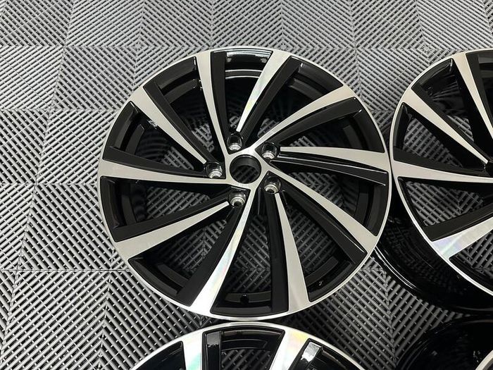 18 19" Skoda Perseus Style Alloy Wheels Octavia Scout Superb Karoq Kodiaq Enyaq A3 Vw Golf 5x112