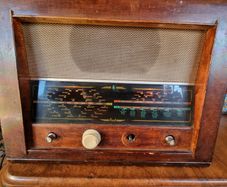 Vintage Bush AC34 valve radio receiver