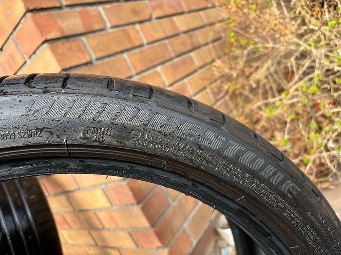 2x Tyres  Bridgestone 225/40/19 RFT ( run flat Tyres) original BMW