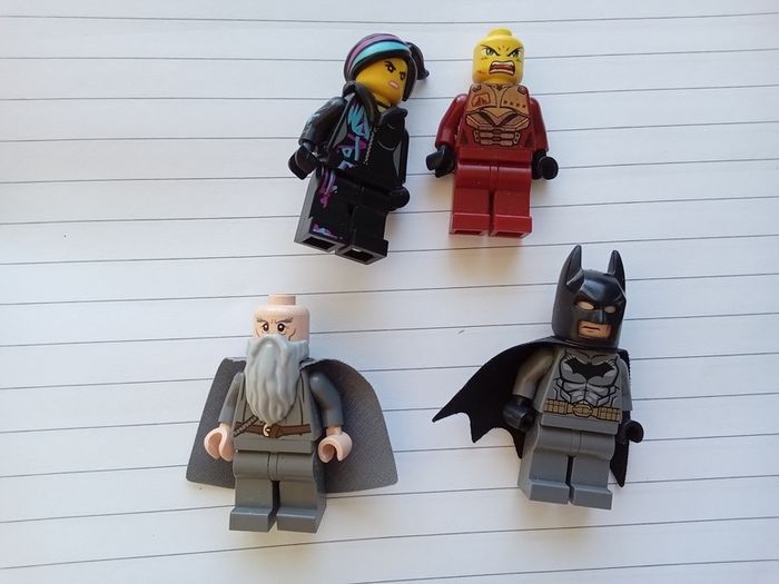 4 lego figures