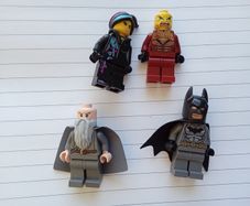 4 lego figures
