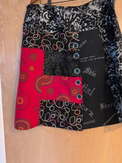 Desigual Black Patterned Skirt .  S. 18-20.