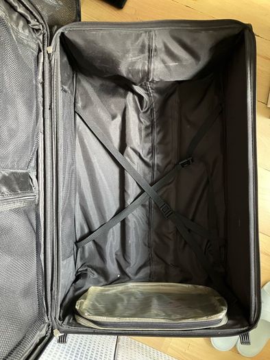 28 inch suitcase