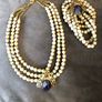 pearl necklace and bracelet set Image 8