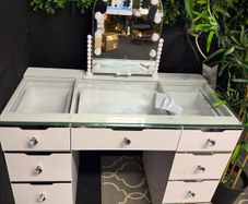 vanity table