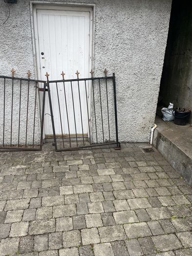 Metal gate