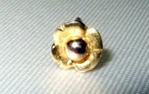 Pristine Vintage 9ct Gold Flower Stud Earring