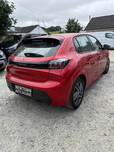 222 Peugeot 208 1.2 petrol
