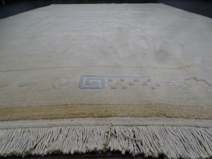 Nepalese Rug 3.05 x 2.05m (Neptib)