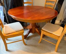 Extendable Table and 4 chairs