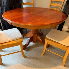 Extendable Table and 4 chairs