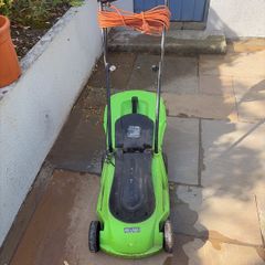 Electric lawnmower