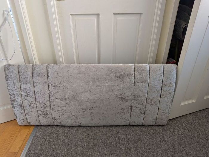 Headboard for Sm Dbl Bed Size