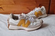 new balance 327 Size 7 eu 40.5 grey suade In good condition