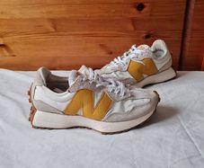 new balance 327 Size 7 eu 40.5 grey suade In good condition
