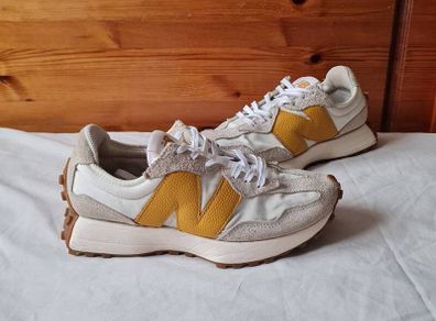 new balance 327 Size 7 eu 40.5 grey suade In good condition