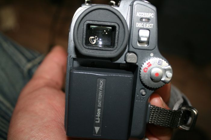 Hitachi DZ-MV3000E PAL DVD and DS  Video Camcorder 10x Optical Zoom 240x Digital Tested & Working.