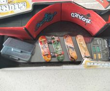 Stunt Board finger skateboard set with ramp