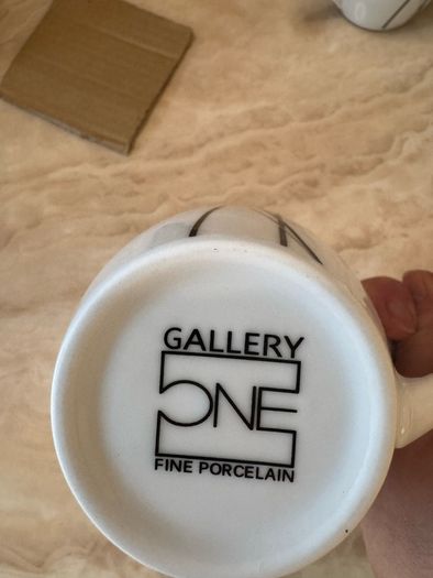 4 Porcelain Mugs