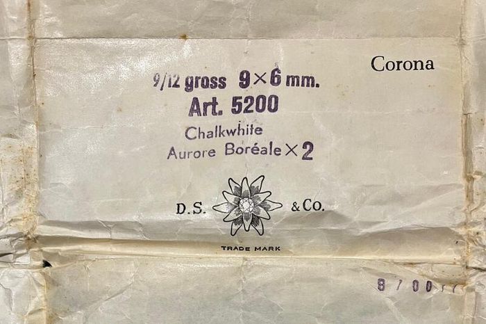Vintage Corona Art 5200 Chalkwhite Aurorea Boreale Beads