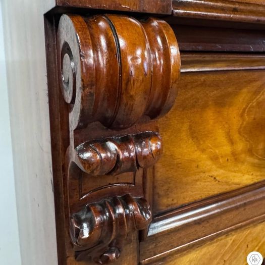 Victorian Scottish Flame Mahogany Chest Of Drawers