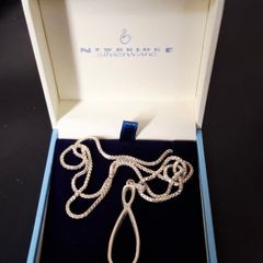 Newbridge Silverware Made in Ireland Sterling Silver Teardrop / Loop Pendant Necklace New in Box
