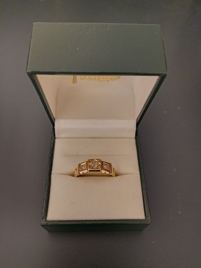 18k gold and diamond ring