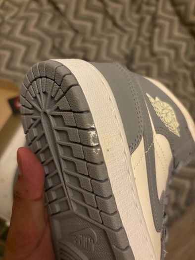 Jordan 1 Mid "Stealth"