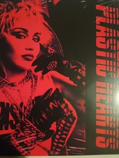 Miley Cyrus - Plastic Hearts.