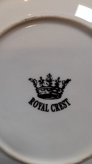 Royal  Crest 3 decorative plates