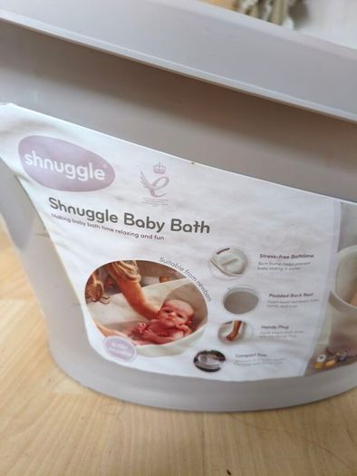 Shnuggle Newborn Baby Bath | Built in Support Bump and Soft Backrest | Suitable from Newborn | Bath Seat Support Includes Plug | White with Grey backrest