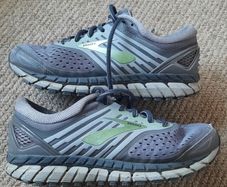 Women's Brooks Ariel 18 Trainers. Size 5.