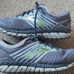 Women's Brooks Ariel 18 Trainers. Size 5.
