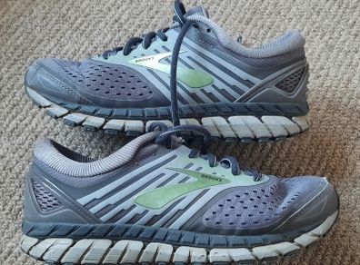 Women's Brooks Ariel 18 Trainers. Size 5.