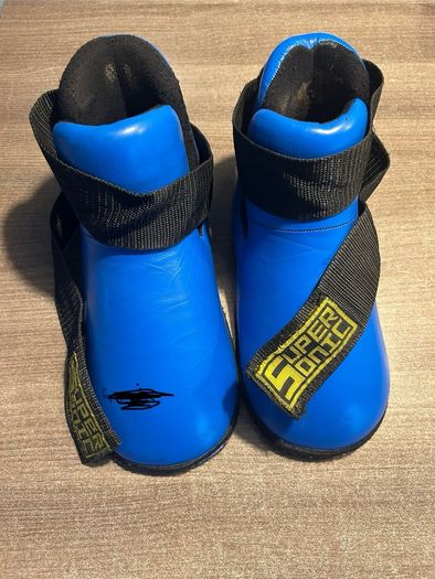 Taekwondo Protective gear - gloves, helmet and foot protectors