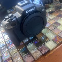 Canon EOS R50 Black Camera with RF-S 18-45mm lense