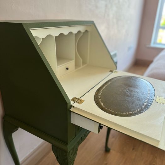 Vintage Bureau