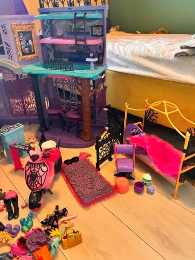 Monster High School