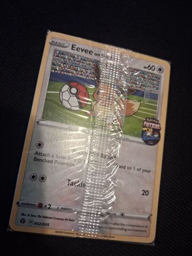 Pokemon Card : Eevee on the ball 002