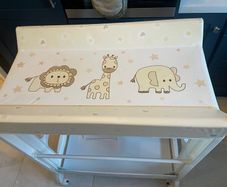 Babylo Changing Table and Bath