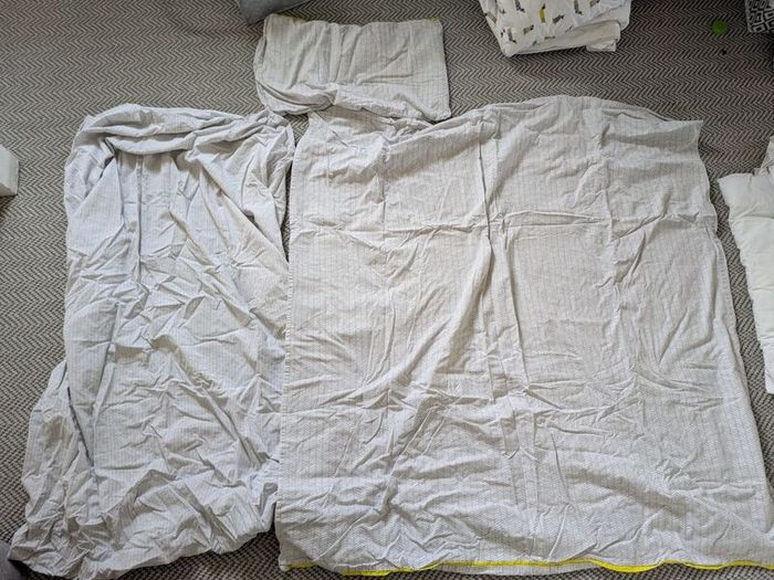Cot/toddler 140x70cm 3x duvets, 6x covers, 2x sheets, mattress, 3x Pillow and 6x cases