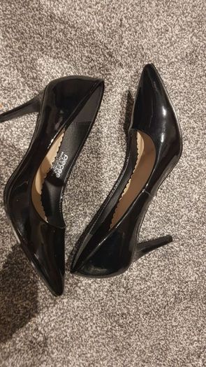 PIECES Black Patent Heels - Size 4