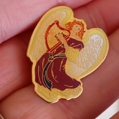 Hibernian angel with harp brooch pin