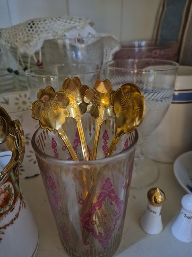 Pretty Brass coloured coffee/tea spoons