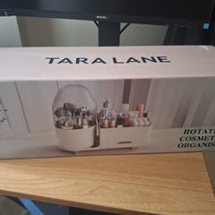 cosmetic organiser